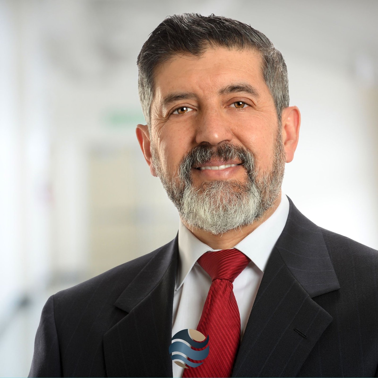Foto de consultor sorridente da SP Bens Consórcio pronto para atendimento personalizado